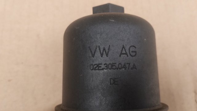 VAG 02E305047A Крышка масляного фильтра в наличии Полтава