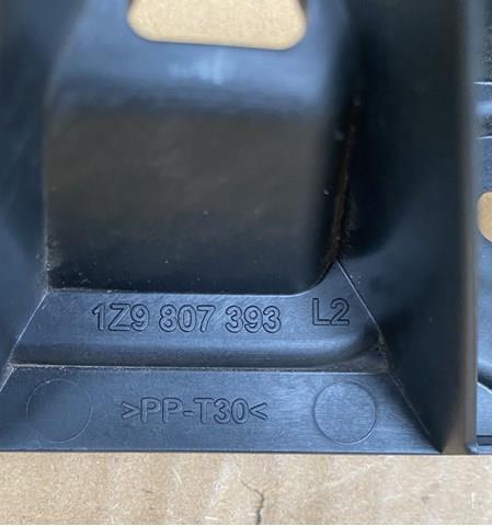 VAG 1Z9807393 Направляющая заднего бампера левая в наличии Одесса
