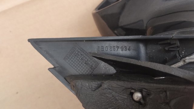 3B0857934 VAG Уплотнитель зеркала к двери правый купить в Павлоград