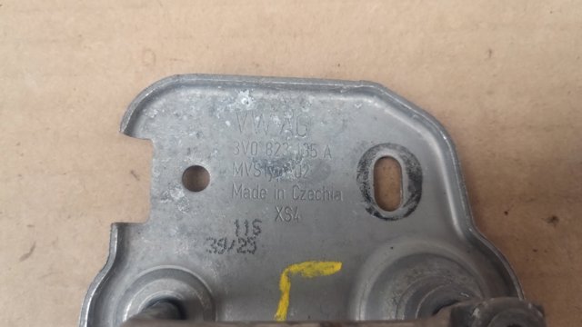 VAG 3V0823185A Стояк-крюк замка капота в наличии Черкассы