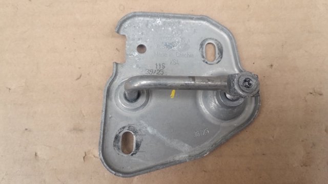 Стояк-крюк замка капота 3V0823185A VAG