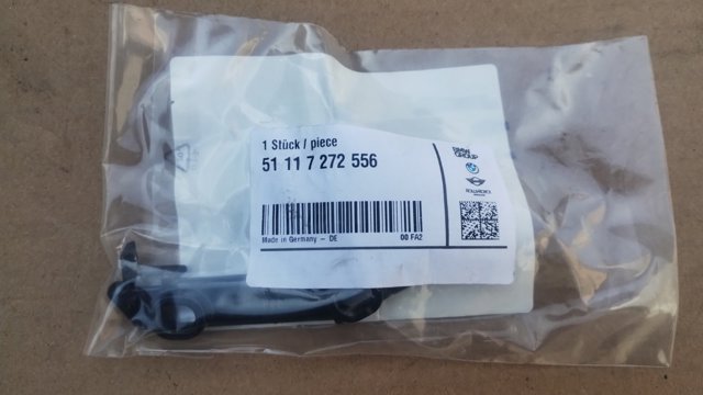 Кронштейн бампера переднего, внешний правый 51117272556 BMW