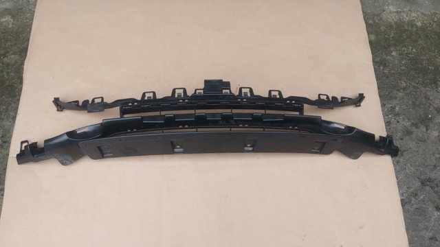 Центральная решетка переднего бампера 51117294838 BMW