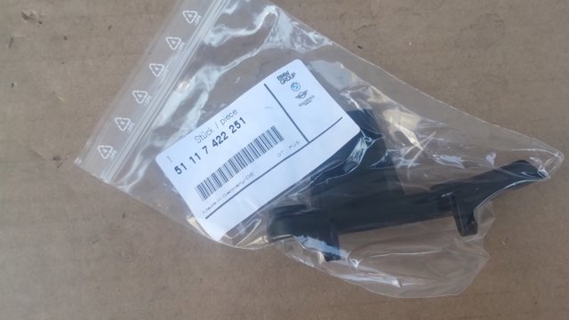 Направляющая переднего бампера, левая 51117422251 BMW