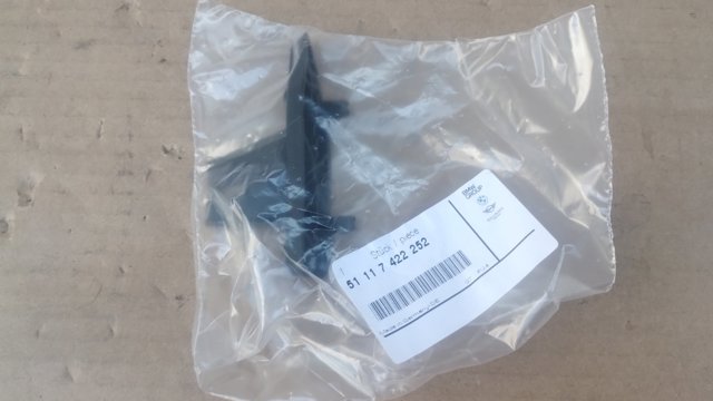 Направляющая переднего бампера, правая 51117422252 BMW