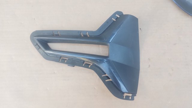  Решетка переднего бампера левая 51117464273 BMW