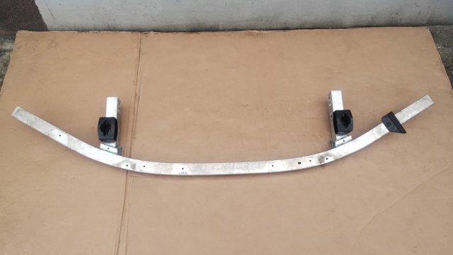 Швеллер переднего бампера 51119852845 BMW
