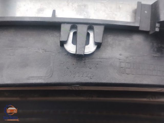 BMW 51138091726 Решетка радиатора правая в наличии Львов