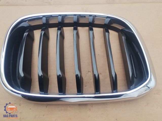 Решетка радиатора правая 51138091726 BMW
