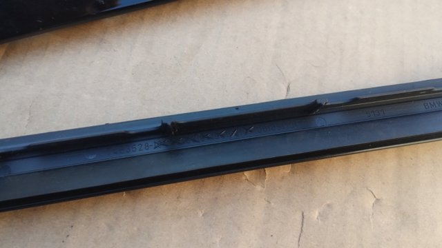 51317463528 BMW Молдинг лобового стекла правый купить в Киев