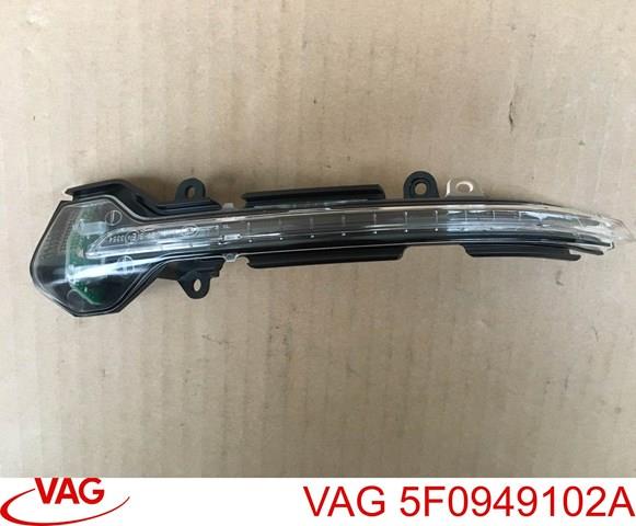 Поворотник правый 5F0949102A VAG