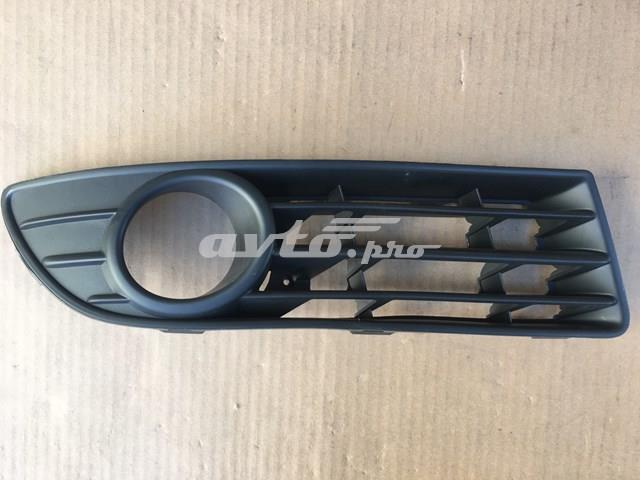 Правая решетка переднего бампера 6Q0853666G VAG