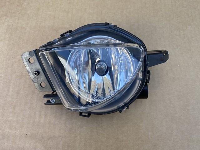 Противотуманка правая 7158542 BMW