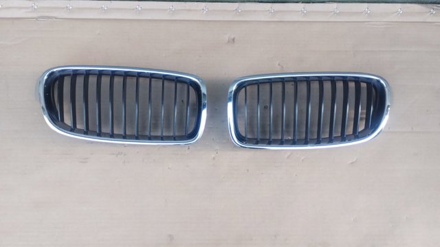 Решетка радиатора правая 7295436 BMW