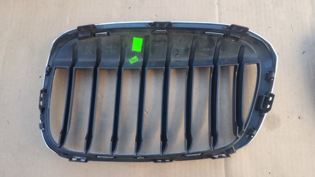 7383364 BMW Решетка радиатора правая купить в Житомир