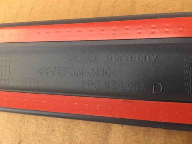 VAG 8P3853954D Молдинг двери передней правой в наличии Тернополь