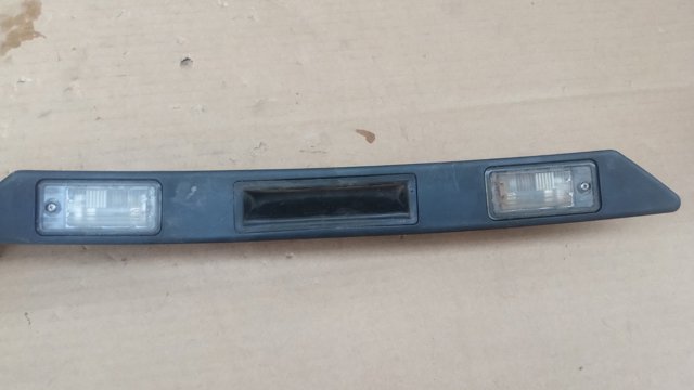 Накладка на крышку багажника 8P48275743FZ VAG