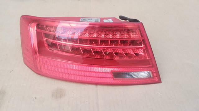Задний левый внешний фонарь 8T8945095F VAG