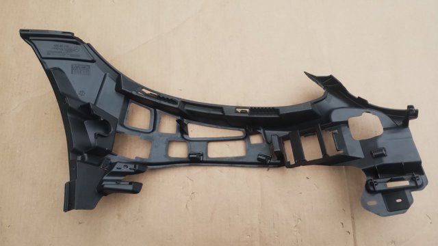 Левый кронштейн переднего бампера A2058853165 MERCEDES