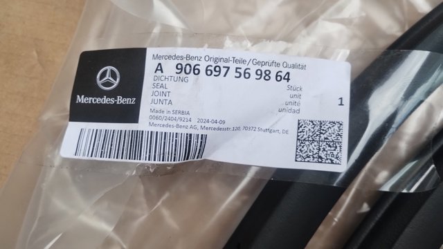 MERCEDES A906697569864 в наличии Киев