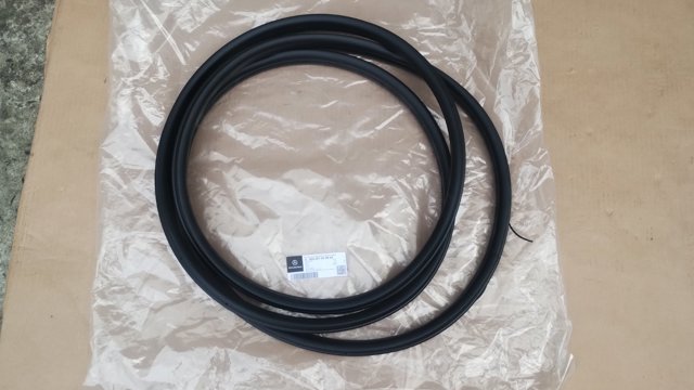 Уплотнитель двери передней, на (кузове) A906697609864 MERCEDES