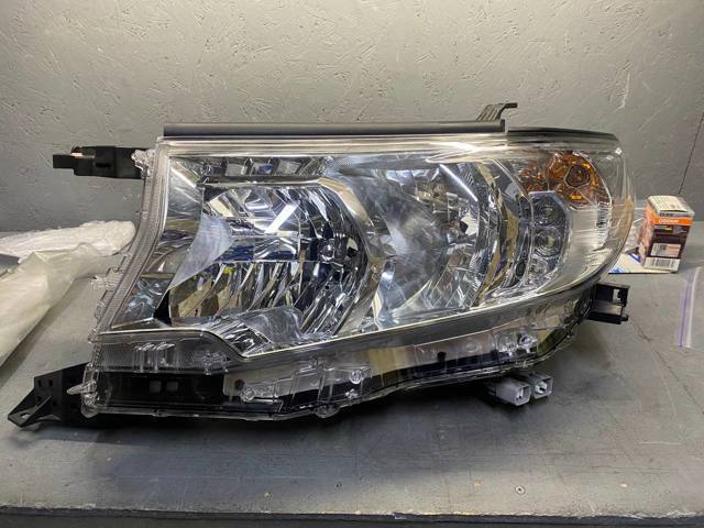 Вставка фары левой 8117060N10 TOYOTA
