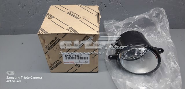 Фара противотуманная, левая 8122048051 TOYOTA