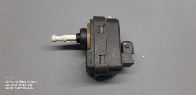 Корректор фары 89033263 VOLVO