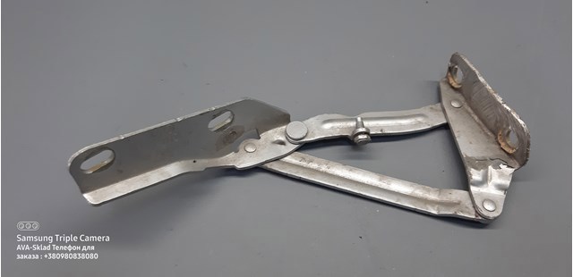 Петля капота, правая 9067500121 MERCEDES