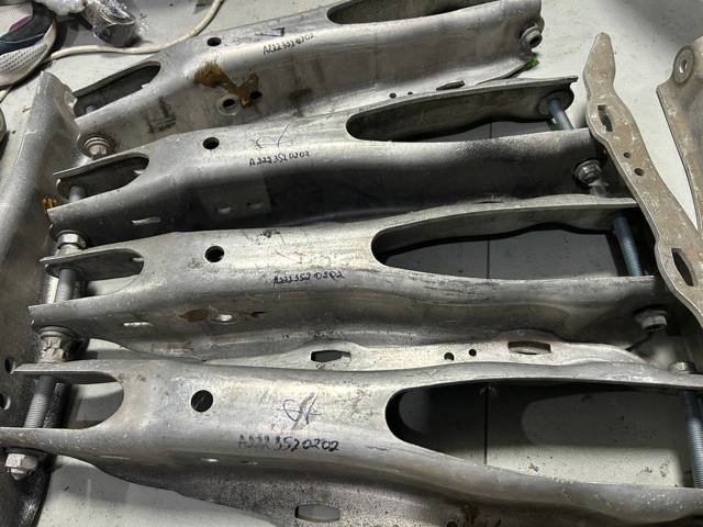 Рычаг задней подвески нижний, левый/правый A2223520202 MERCEDES