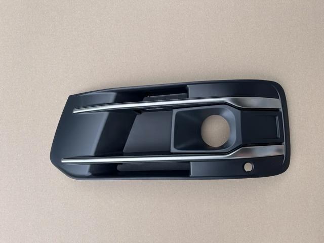 Решетка переднего бампера, левая 4M0807681AA4W3 MARKET (OEM)