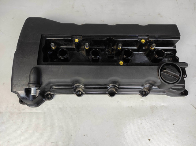 Крышка клапанная 1035B051 MITSUBISHI