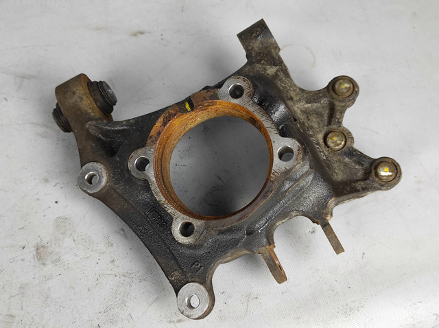 Цапфа - поворотный кулак задний, левый 52710C5200 HYUNDAI