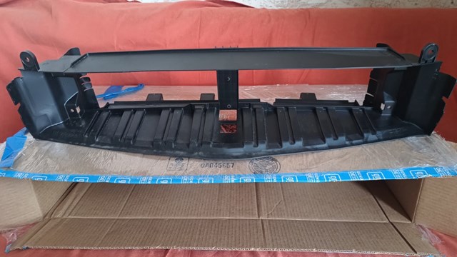Нижний дефлектор радиатора 42804863 GM