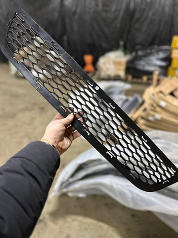 Решетка переднего бампера 55000808AB MARKET (OEM)