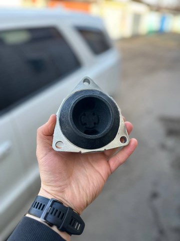 68032665AD CHRYSLER Правая подушка двигателя купить в Черновцы