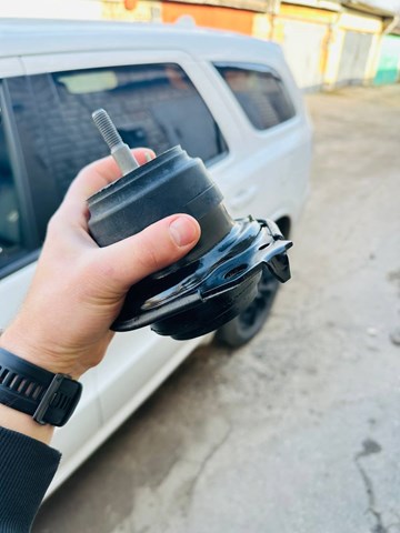 Правая опора ДВС 68252522AA MARKET (OEM)