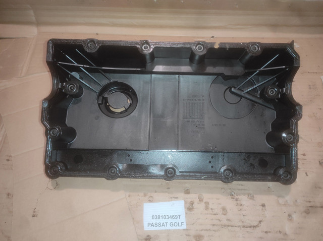 Крышка клапанов 038103469T VAG