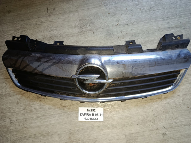 Решетка радиатора Opel Zafira B