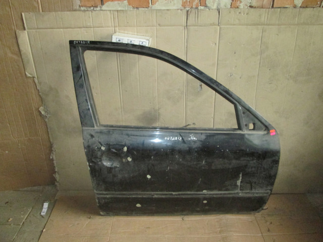 Пассажирская передняя дверь 1U4831052 VAG