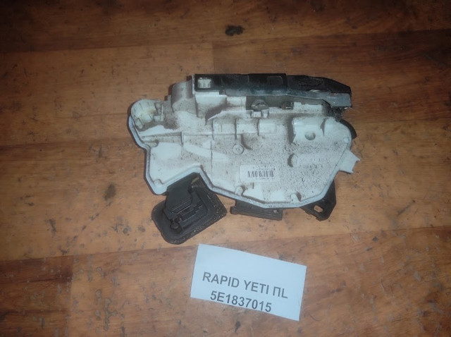 Замок двери водителя 5E1837015 VAG