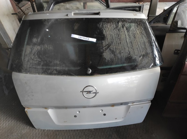 Пятая дверь Opel Zafira B