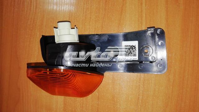 Габарит (указатель поворота) в бампере, правый 504250984 IVECO