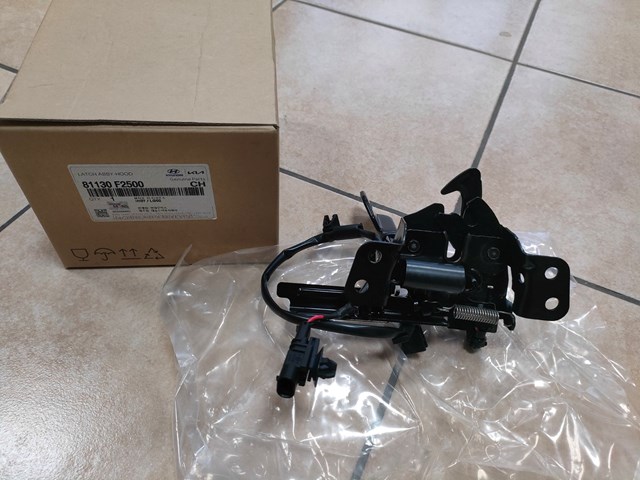 Запор капота (замок и привод замка капота) 81130F2500 HYUNDAI