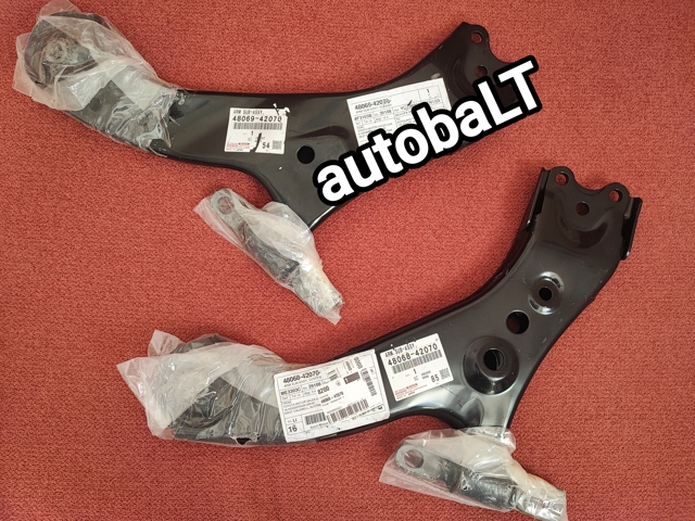 Передний нижний рычаг 4806842070 TOYOTA