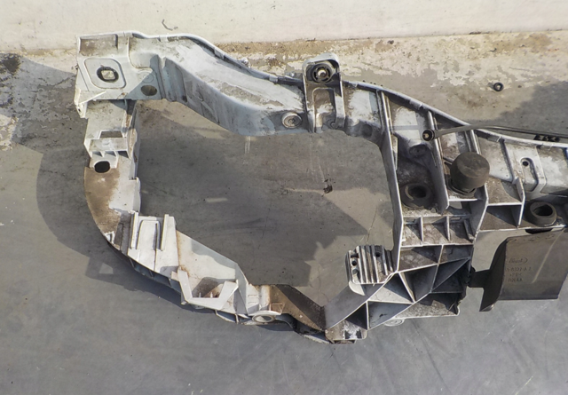 FORD 1788544 Рамка радиатора в наличии Житомир