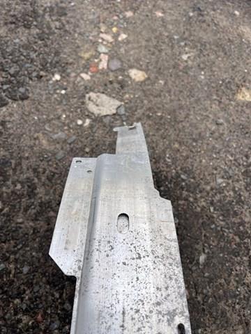 Швеллер переднего бампера 51117385288 BMW