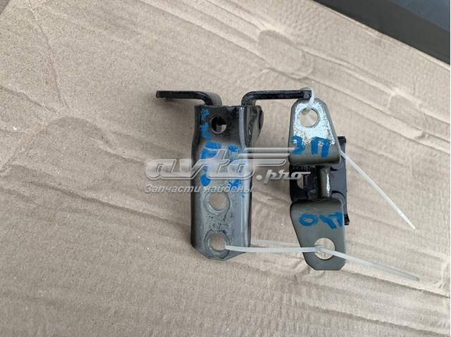 Петля передней двери правая 5702A063 MITSUBISHI