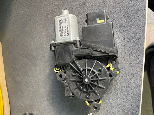 Мотор стеклоподъемника двери передней, левой 82450A2010 HYUNDAI