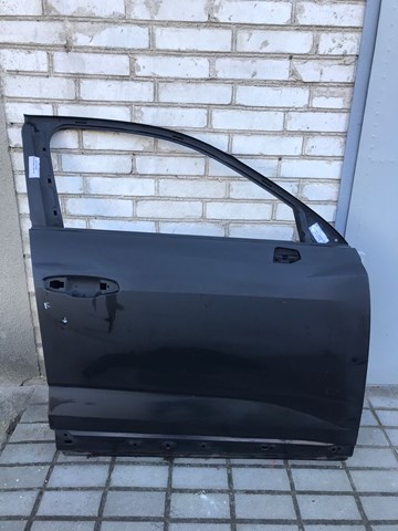 Пассажирская передняя дверь 83F831052A VAG